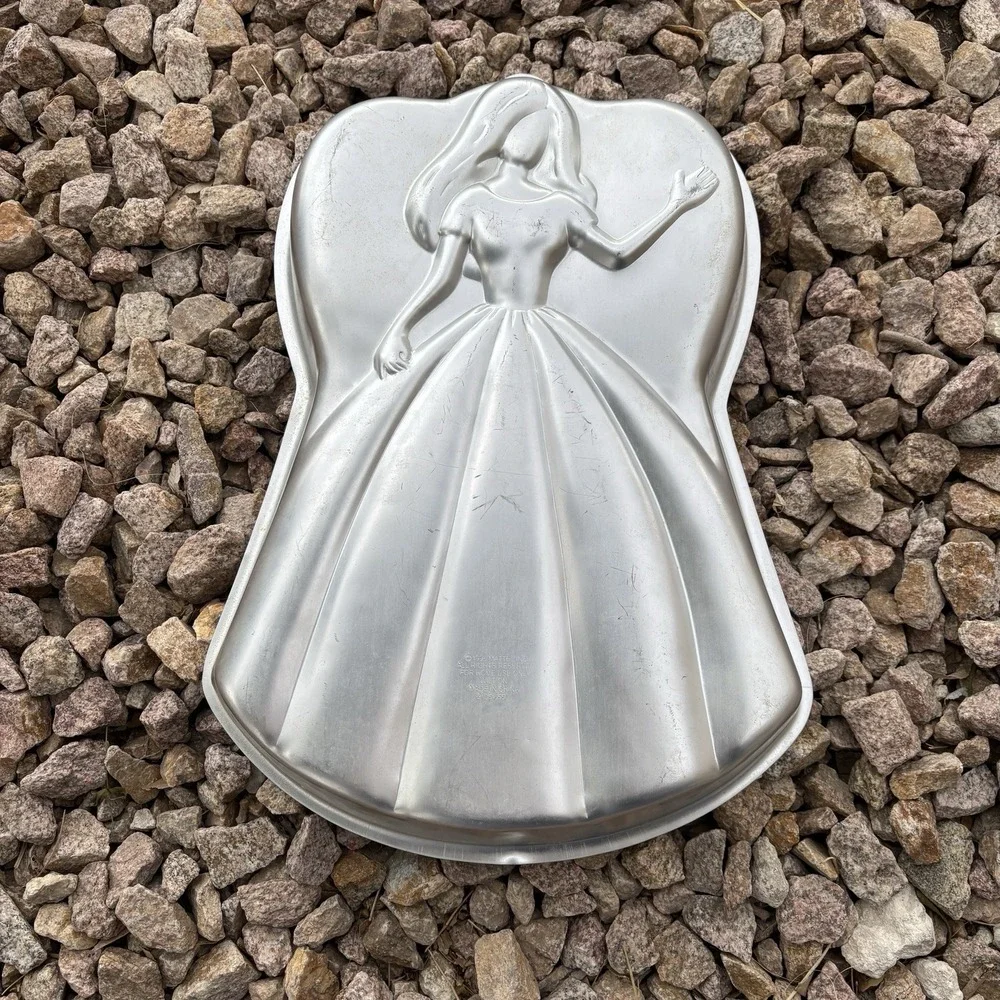 1997 Barbie Wilton Character Metal Cake Pan With Inserts And Instructions